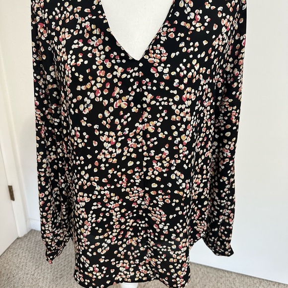 Pleione Nordstrom High/Low Vneck Blouse Poppy Design Sz M - Picture 3 of 7